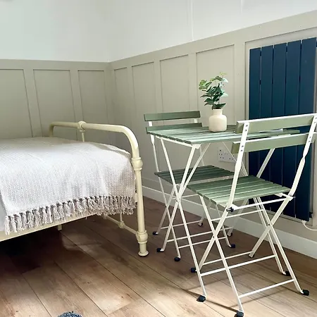 Rosewood Shepherds Hut