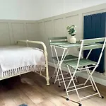 Rosewood Shepherds Hut