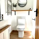 Rosewood Shepherds Hut Campsite *