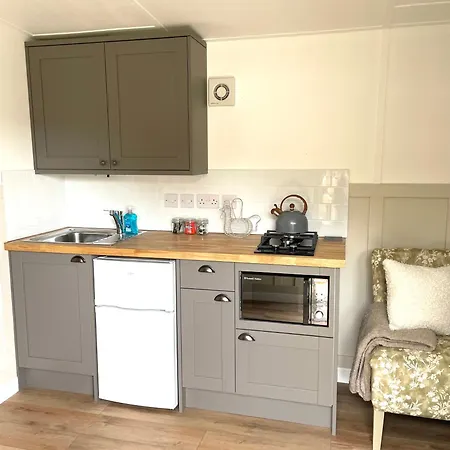 Campsite Rosewood Shepherds Hut
