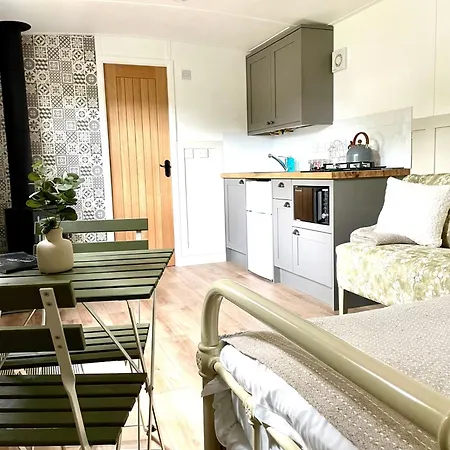 Rosewood Shepherds Hut Kemping *