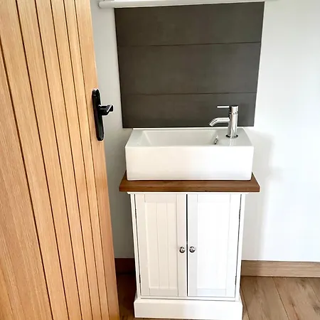 Rosewood Shepherds Hut Kemping *