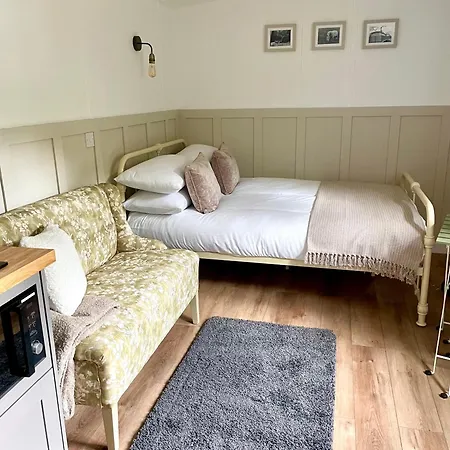 Rosewood Shepherds Hut Kemping *